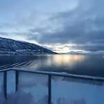 By The Sea And Mountains * Тромсё