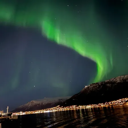 By The Sea And Mountains Apartamento Tromsø