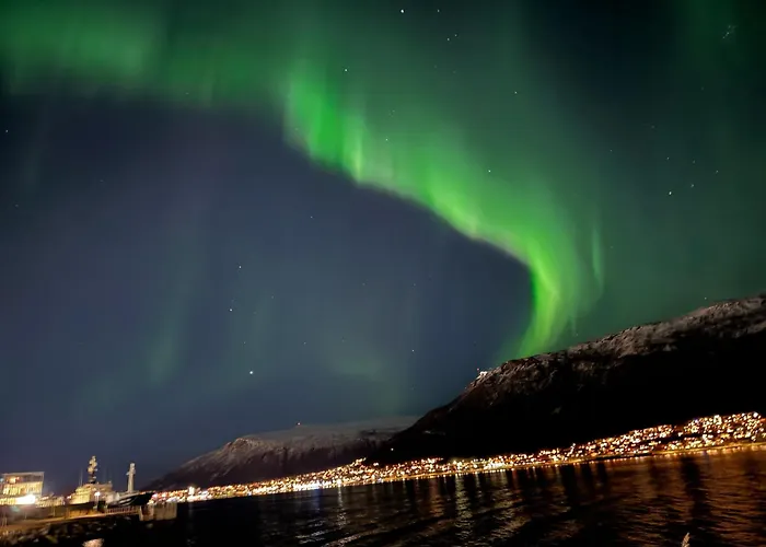 By The Sea And Mountains Apartamento Tromsø